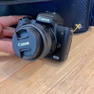 CANON M50 MIRRORLESS CAMERA WITH 15-45MM LENS (BLACK)